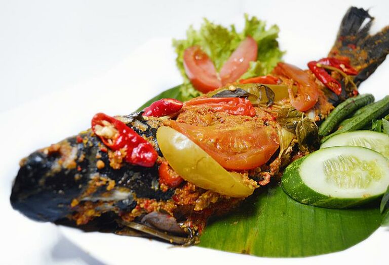 What are some traditional Timorese snacks?
