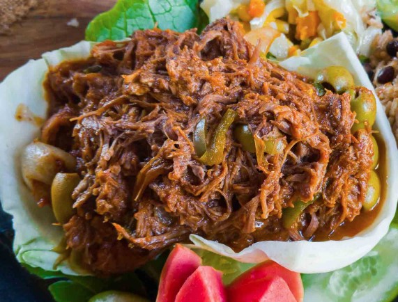 Are there any popular seafood dishes in Panamanian cuisine?