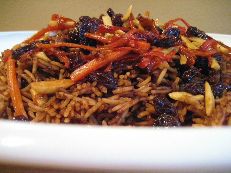 Are there any popular seafood dishes in Palauan cuisine?
