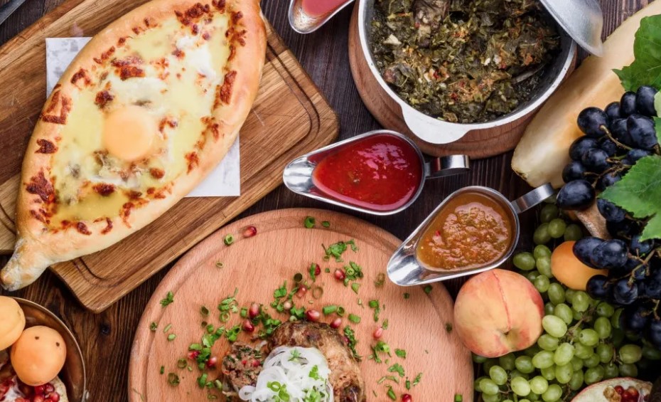 What are the popular desserts in Azerbaijan?