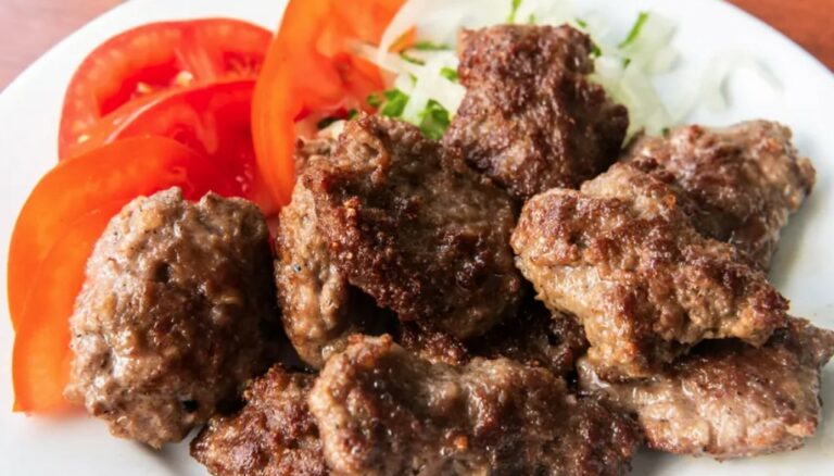 What are some popular seafood dishes in Albanian cuisine?