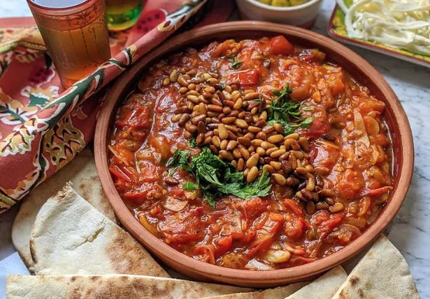 What are some traditional Palestinian dishes?