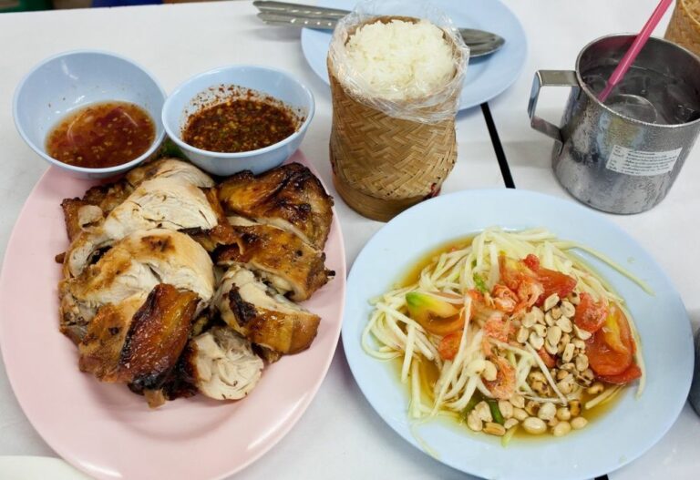 What are some vegetarian options in Laotian cuisine?