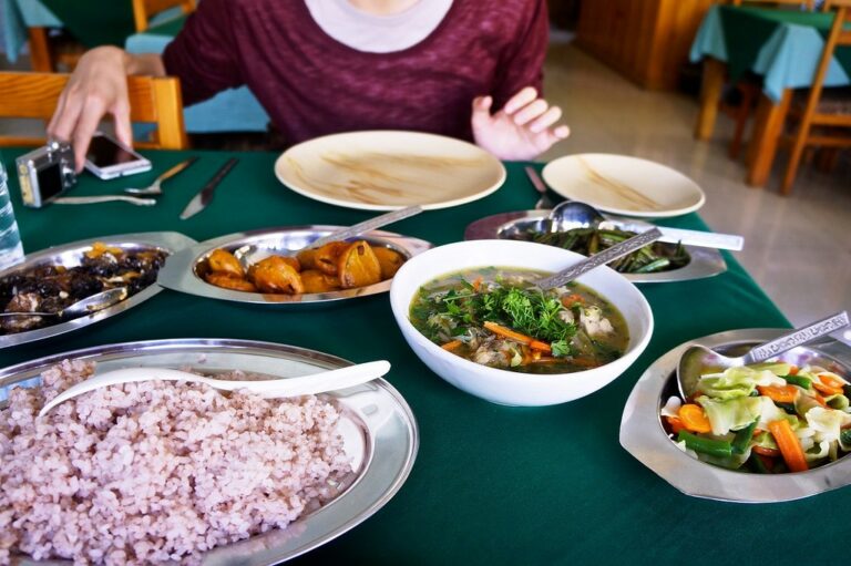 What are some traditional Bhutanese spice blends used in cooking?