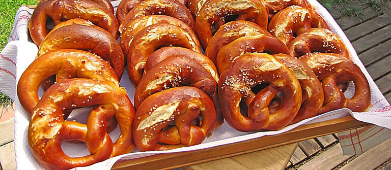 Can you tell me about the street food scene in Romania?