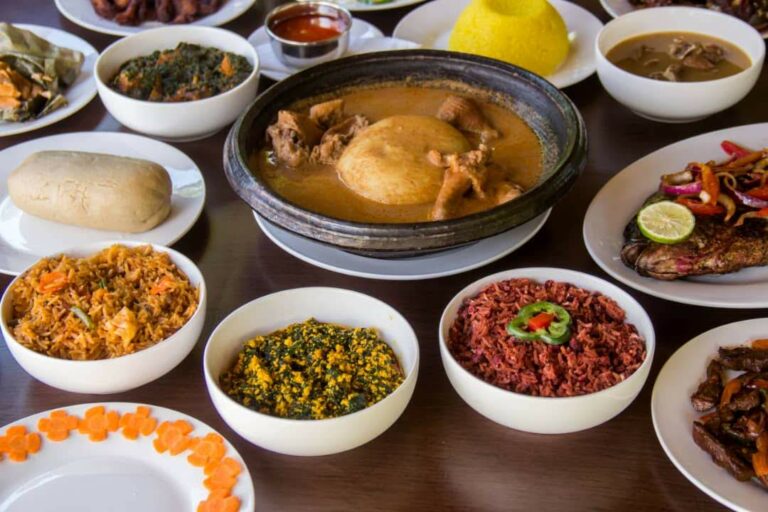 What are some traditional Beninese spice blends used in cooking?