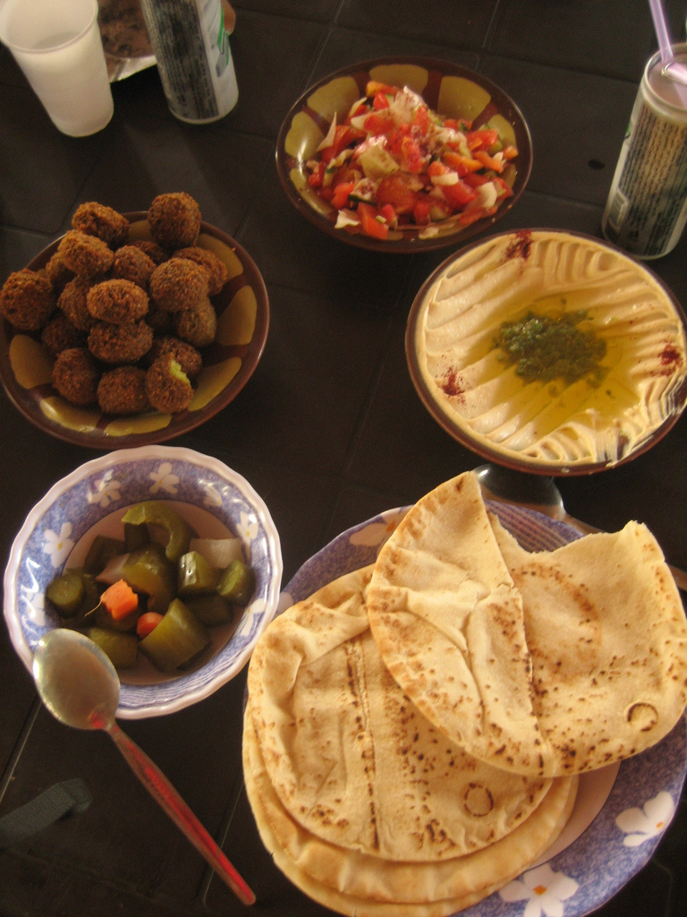 Can you find any influences from neighboring countries in Jordanian cuisine?