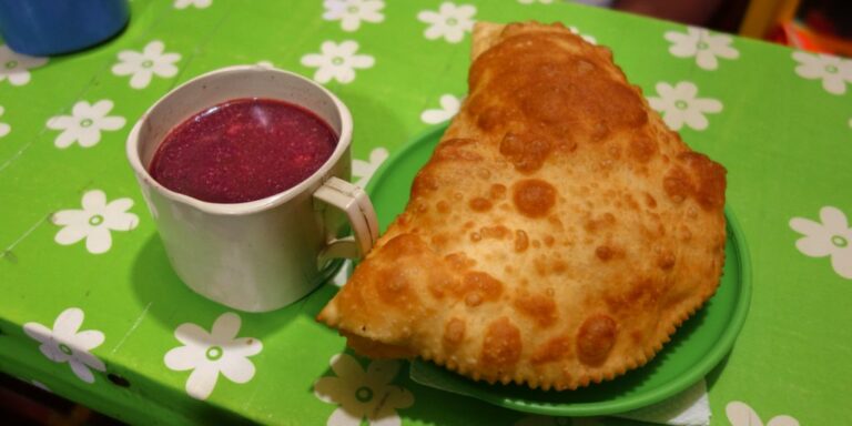 Are there any traditional bread varieties in Bolivian cuisine?