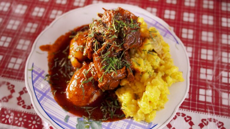 Are there any vegetarian options in Bolivian cuisine?