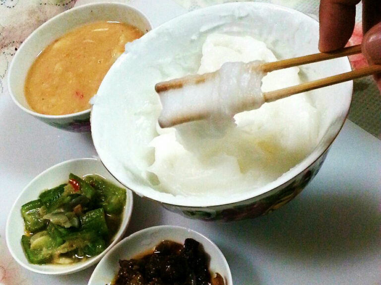 What are the main meat dishes in Bruneian cuisine?