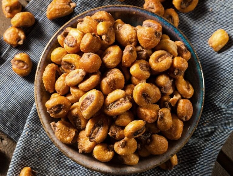 Can you recommend some traditional Peruvian snacks?