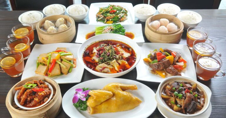 Are there any popular Chinese street food festivals or events?