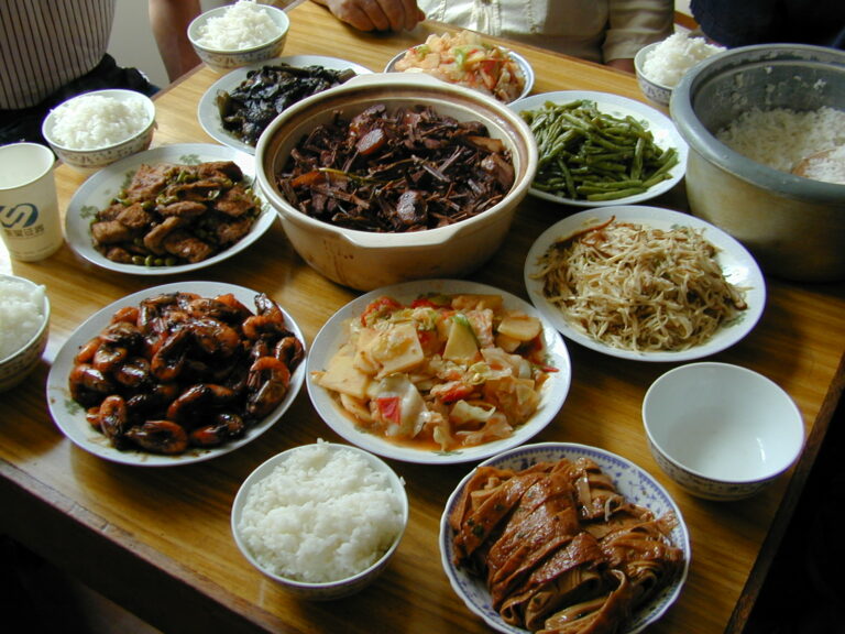Can you recommend some must-try Chinese street foods?