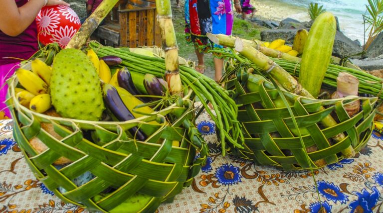 How do Micronesian people typically eat their meals? Are there any customs or traditions?