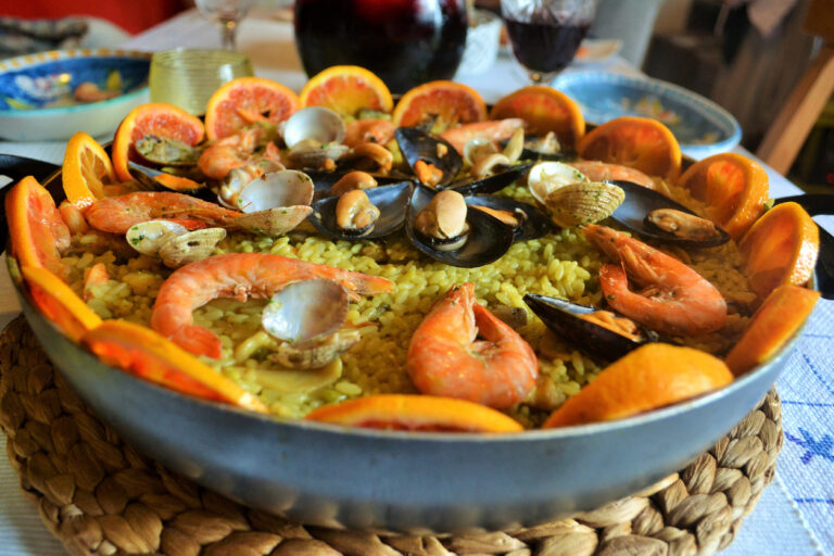 How does Colombian cuisine differ across different regions of the country?