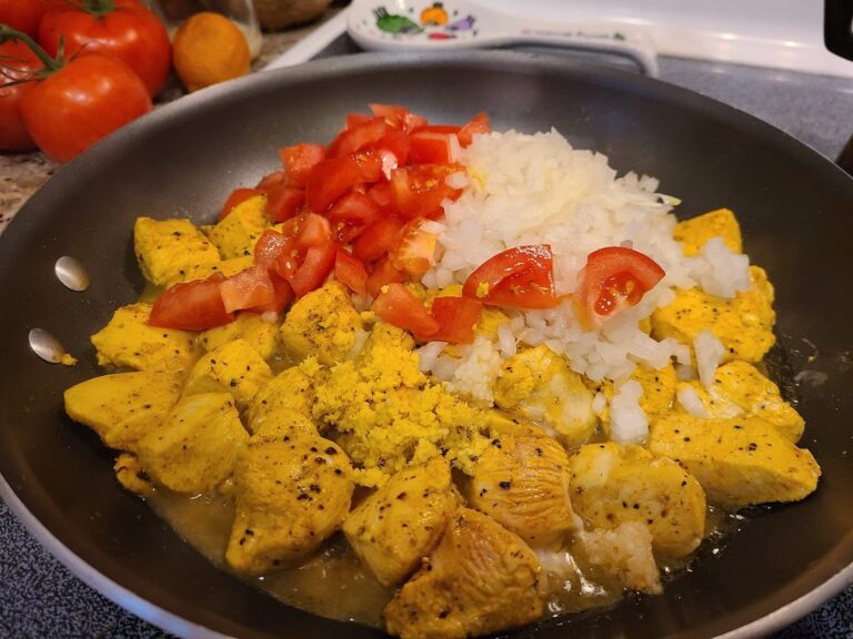 Can you tell me about the influence of Arabic and Indian cuisines on Comorian dishes?