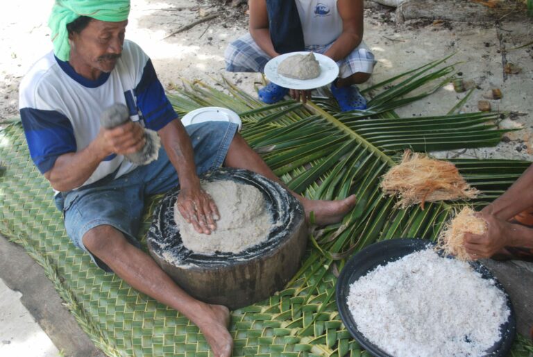 How is Micronesian food influenced by its history and culture?