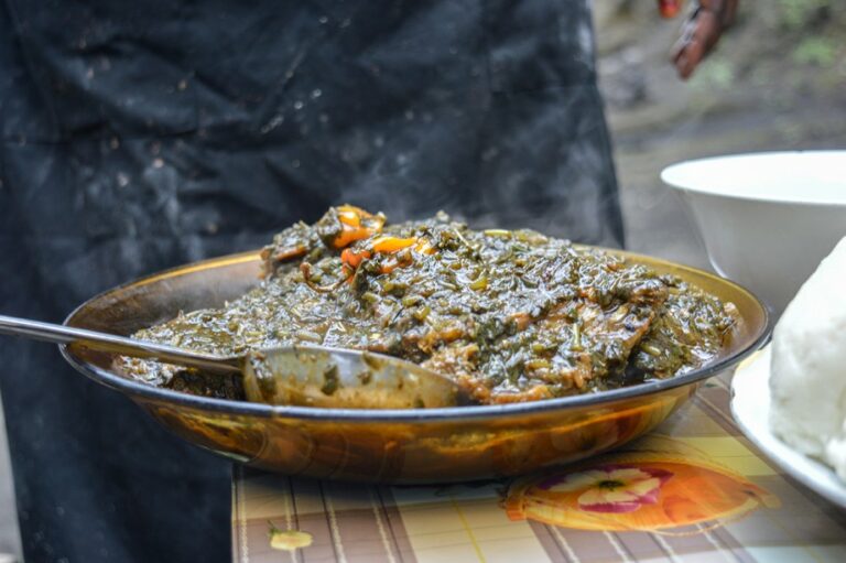 Can you recommend some condiments or sauces used in Congolese dishes?
