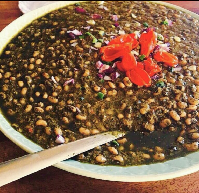 Are there any unique beverages or drinks in Congolese cuisine?