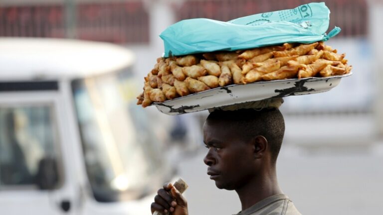 Are there any specific etiquette or customs associated with Burundian dining?