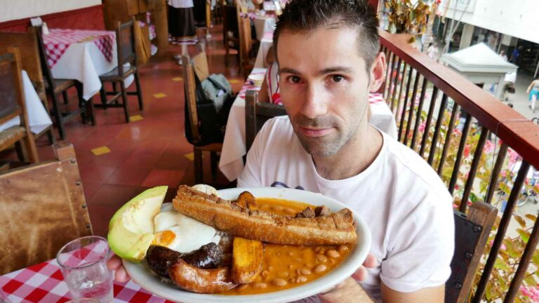 What are some popular street foods in Colombia?