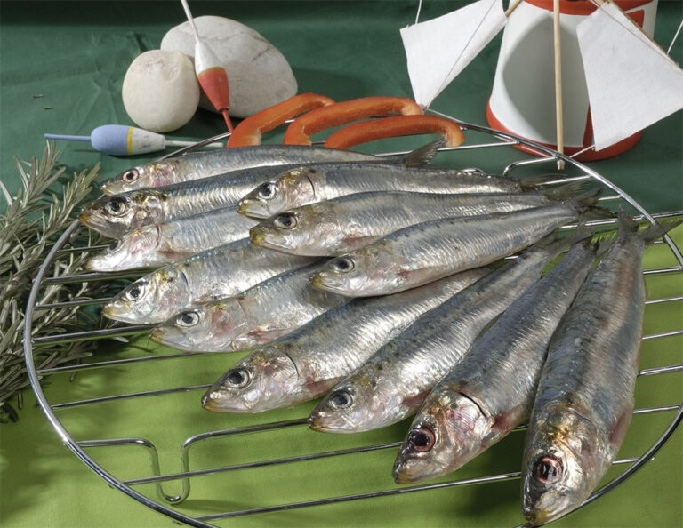 Are there any popular seafood dishes in Qatari cuisine?