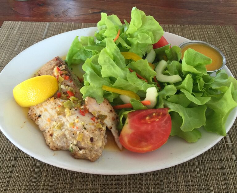 Can you suggest some dishes from Saint Kitts and Nevis that are suitable for those with dietary restrictions, such as gluten-free or vegetarian options?