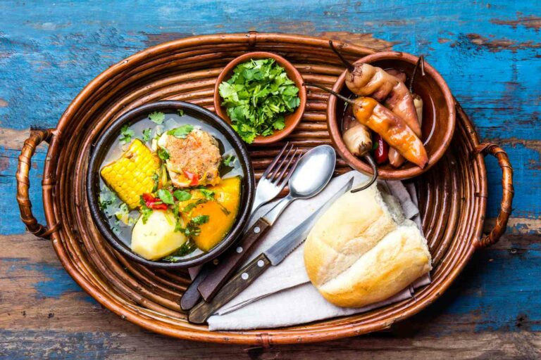 Can you recommend some condiments or sauces used in Chilean dishes?