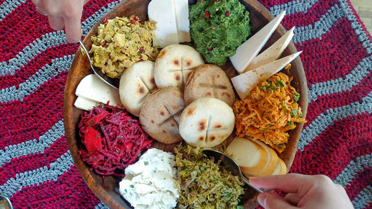 Can you recommend any Georgian dishes suitable for vegetarians?