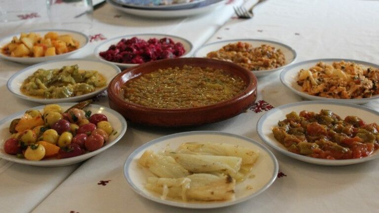 Are there any vegetarian options in Moroccan cuisine?