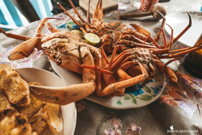 Are there any popular seafood dishes in São Tomé and Príncipe cuisine?
