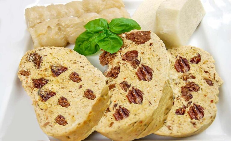 What is Cameroonian cuisine known for?