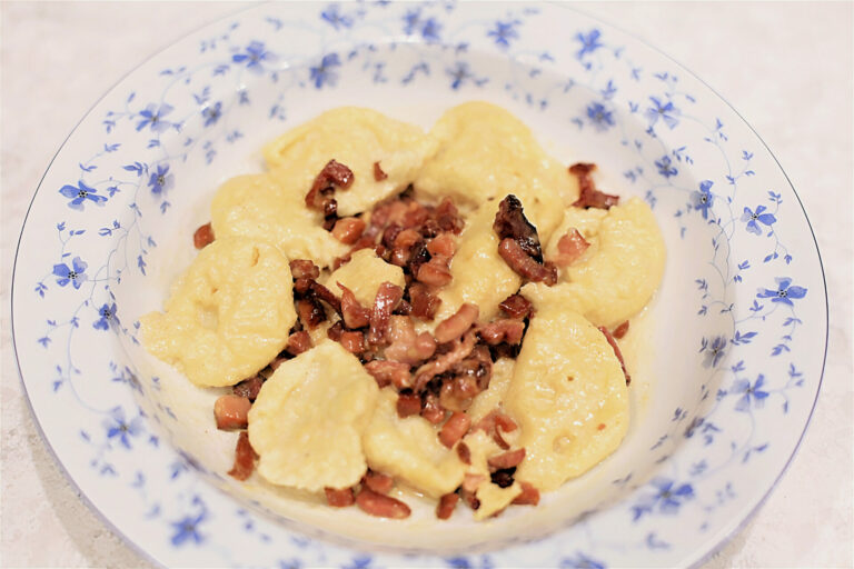 Can you find any influences from Luxembourgish cultural practices or traditions in the cuisine?