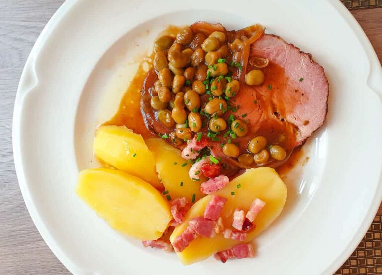 Can you find regional variations in Luxembourg cuisine?