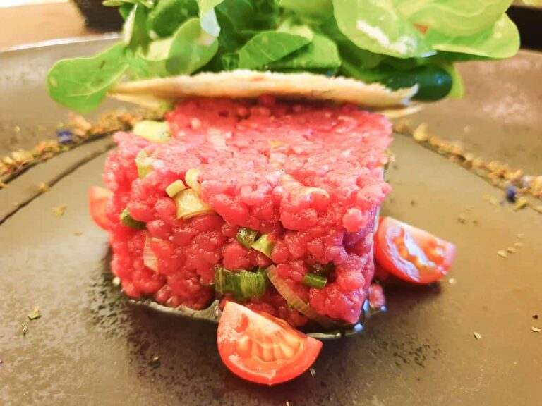 Can you find any influences from Luxembourg’s agricultural practices in the cuisine?