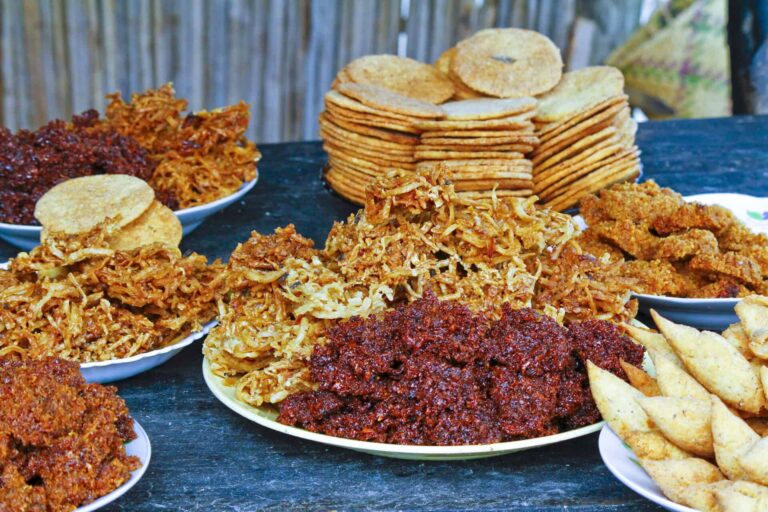 What are some traditional snacks or appetizers in Malagasy cuisine?