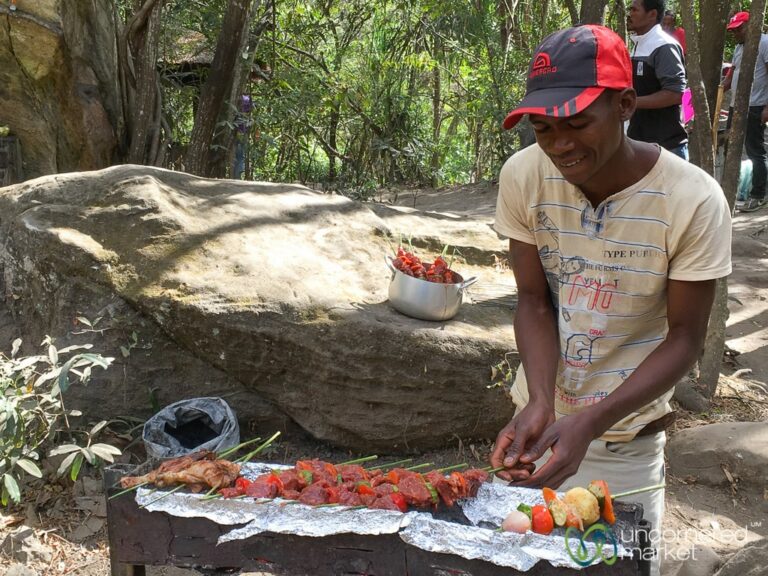 Can you find any influences from Madagascar’s history or colonial period in the cuisine?