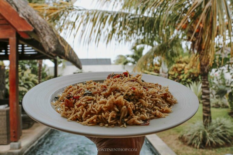 Are there any traditional cooking utensils or equipment used in Mauritian cuisine?