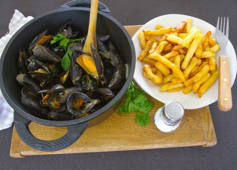 Are there any traditional bread varieties in Belgian cuisine?