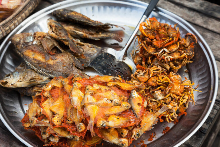 Are there any popular seafood dishes in Mozambican cuisine?
