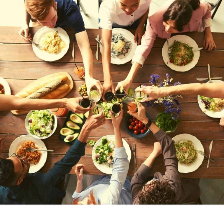 Are there any unique dining customs or etiquette in Portugal?