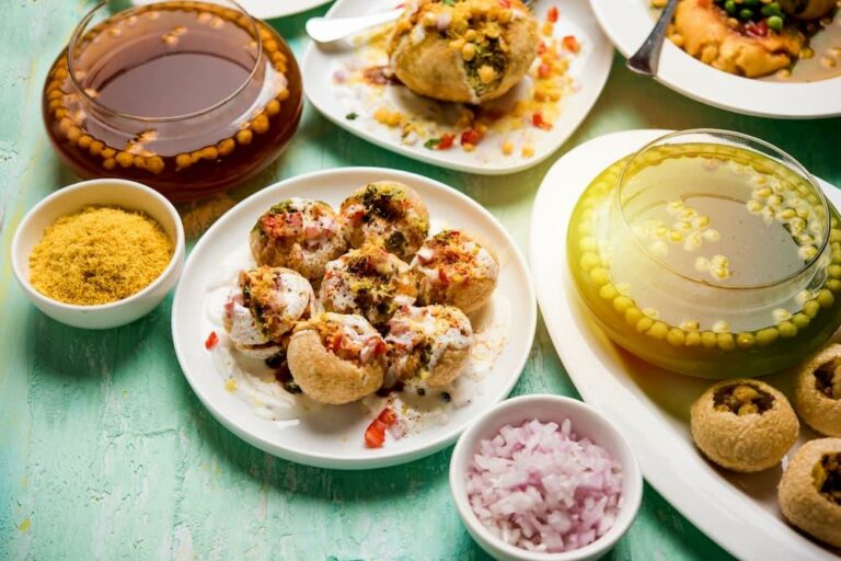 Are there any must-try street food items in Qatar?