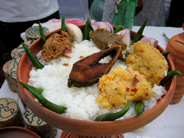 Are there any popular Bangladeshi snacks?