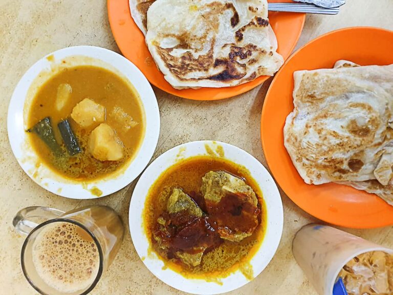 What is a typical Malaysian breakfast like?