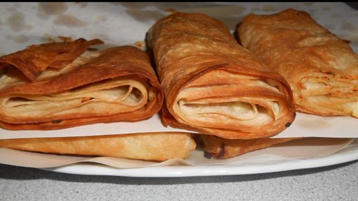 Are there any local snacks or street food delicacies that tourists should try?