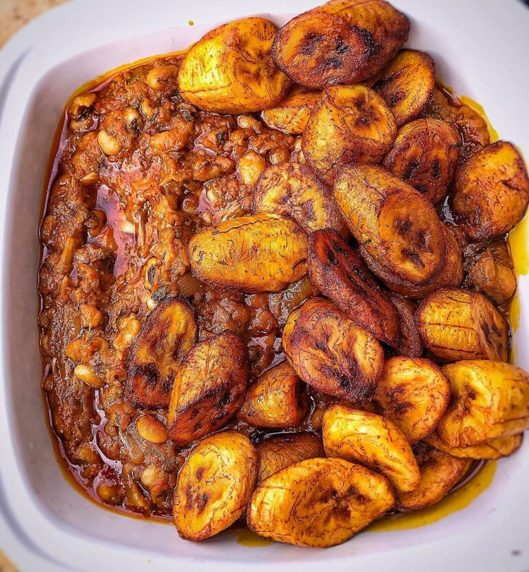 Are there any Ghanaian desserts or sweets?