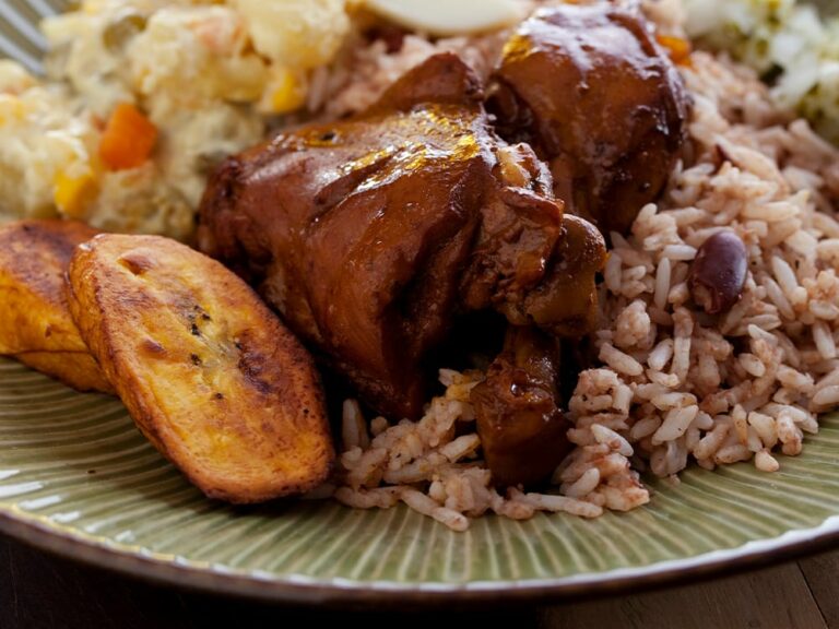 What are some traditional Belizean breakfast items?
