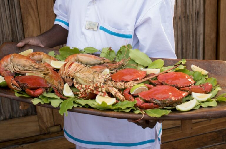 Are there any food markets or festivals in Myanmar?