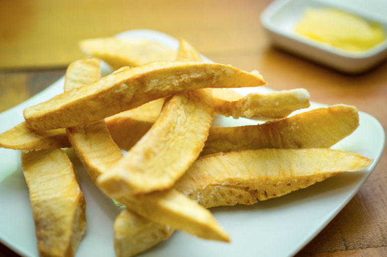 Can you suggest some dishes from Saint Vincent and the Grenadines that are suitable for those with dietary restrictions, such as gluten-free or vegetarian options?