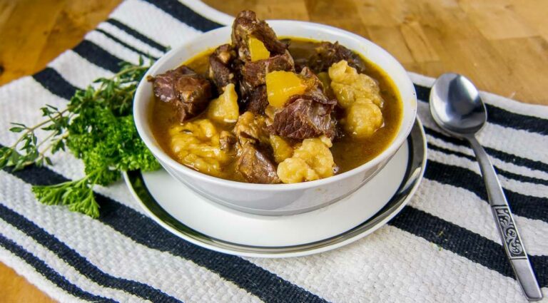 What are some common ingredients in Saint Kitts and Nevis soups and stews?
